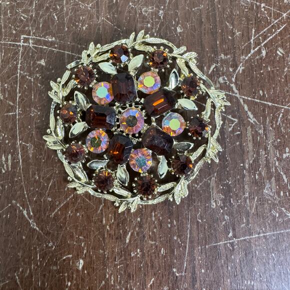 VINTAGE Gold Tone Brown Tan AB Rhinestone Cluster Brooch Pin - Picture 1 of 3